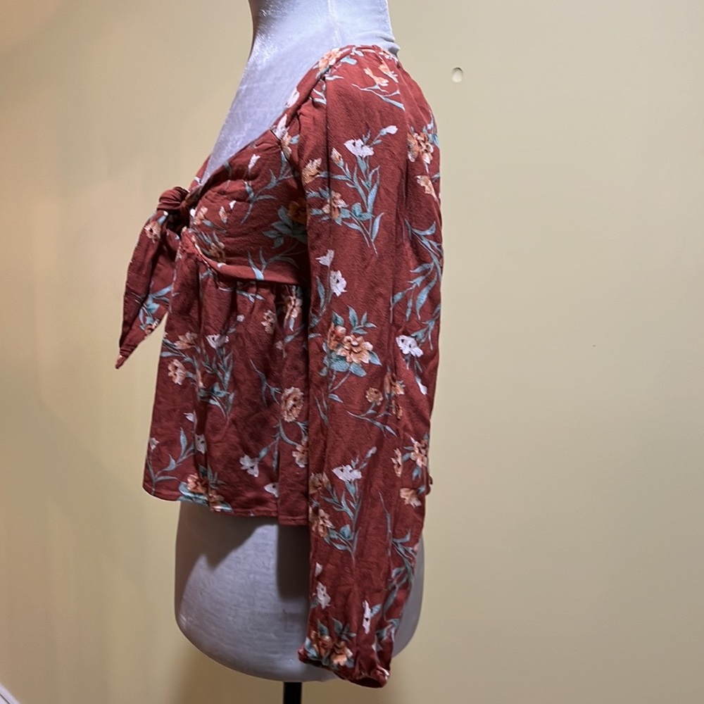 AMERICAN EAGLE Rust Colored Floral Tie Front Crop Top - Picture 8 of 10